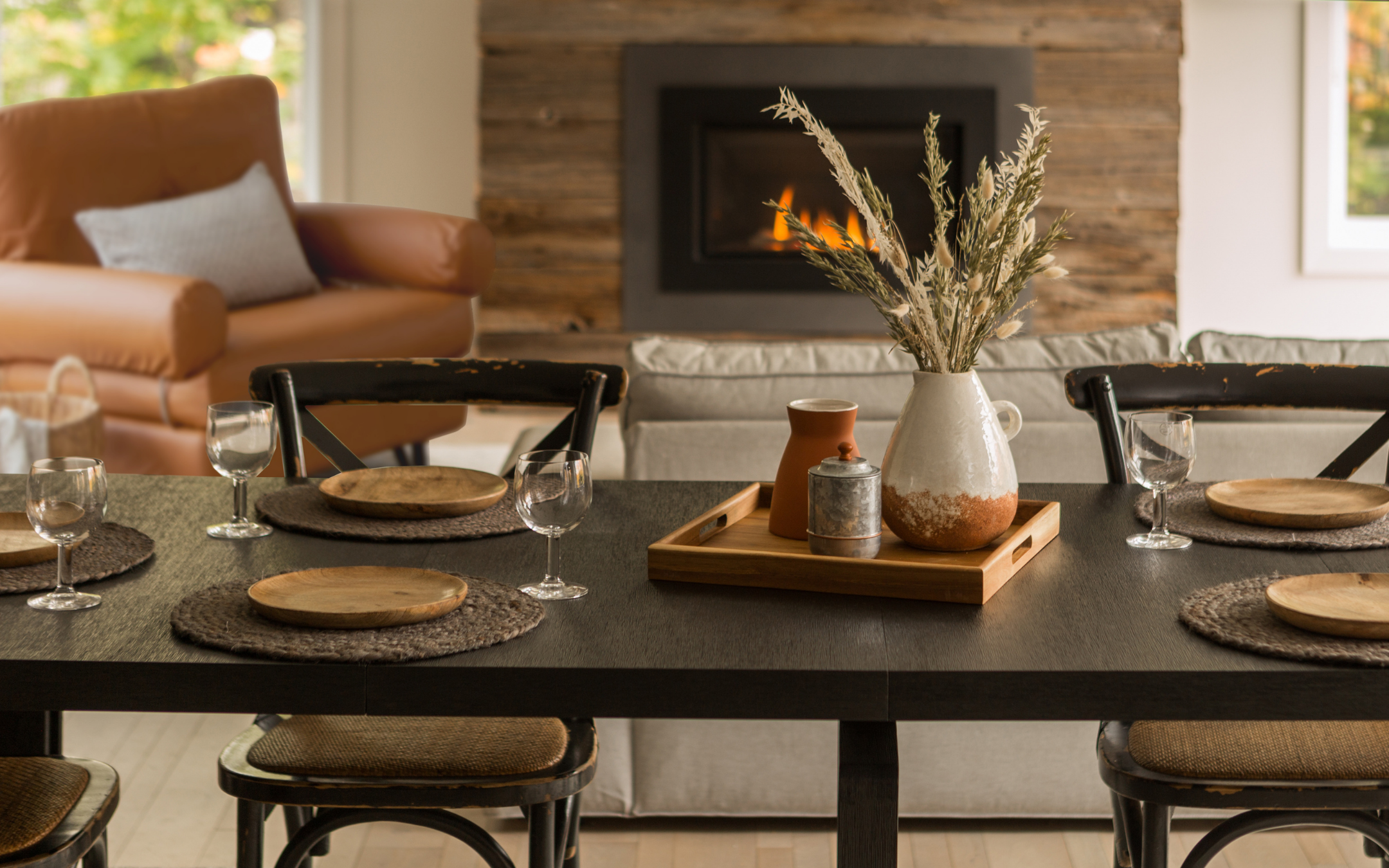 Keep the bright colours for another celebration - Thanksgiving is all about spending quality time with your family without distractions. Here, our Canadian Dark Oak Transformer Table looks splendid with a more minimalistic arrangement. 